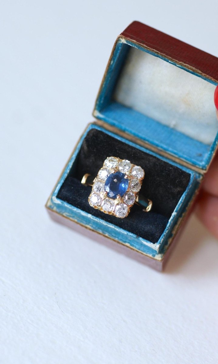 Bague Rectangulaire Saphir 1,10 Cts et Diamants - Castafiore