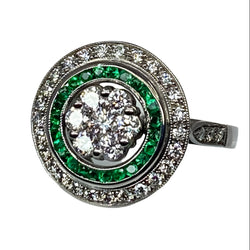 Bague ronde en or 18 carats en émeraudes et diamants de style ART DECO - Castafiore