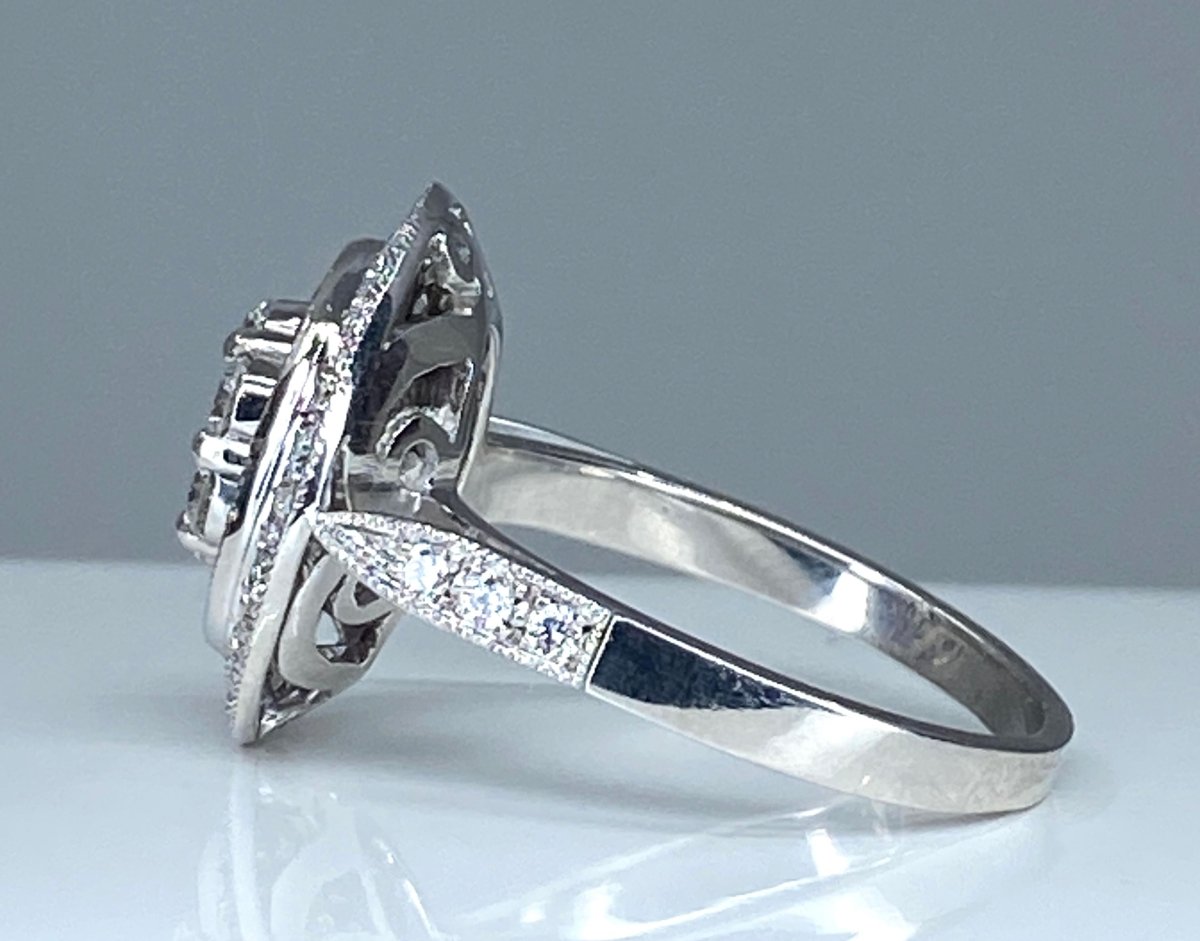 Bague ronde en or blanc 18 carats en diamants et rubis - Castafiore