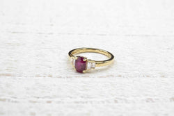 Bague rubis diamants baguettes en or jaune 18k - Castafiore