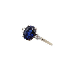Bague saphir bleu 2.6 ct et diamants en or blanc - Castafiore