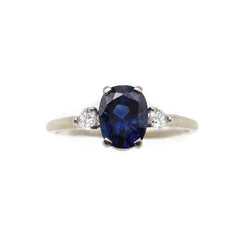 Bague saphir bleu 2.6 ct et diamants en or blanc - Castafiore