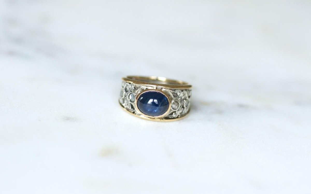 Bague Saphir Cabochon et Diamants sur Or jaune et Argent - Castafiore