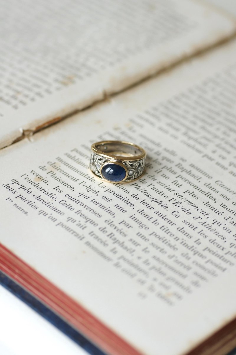 Bague Saphir Cabochon et Diamants sur Or jaune et Argent - Castafiore