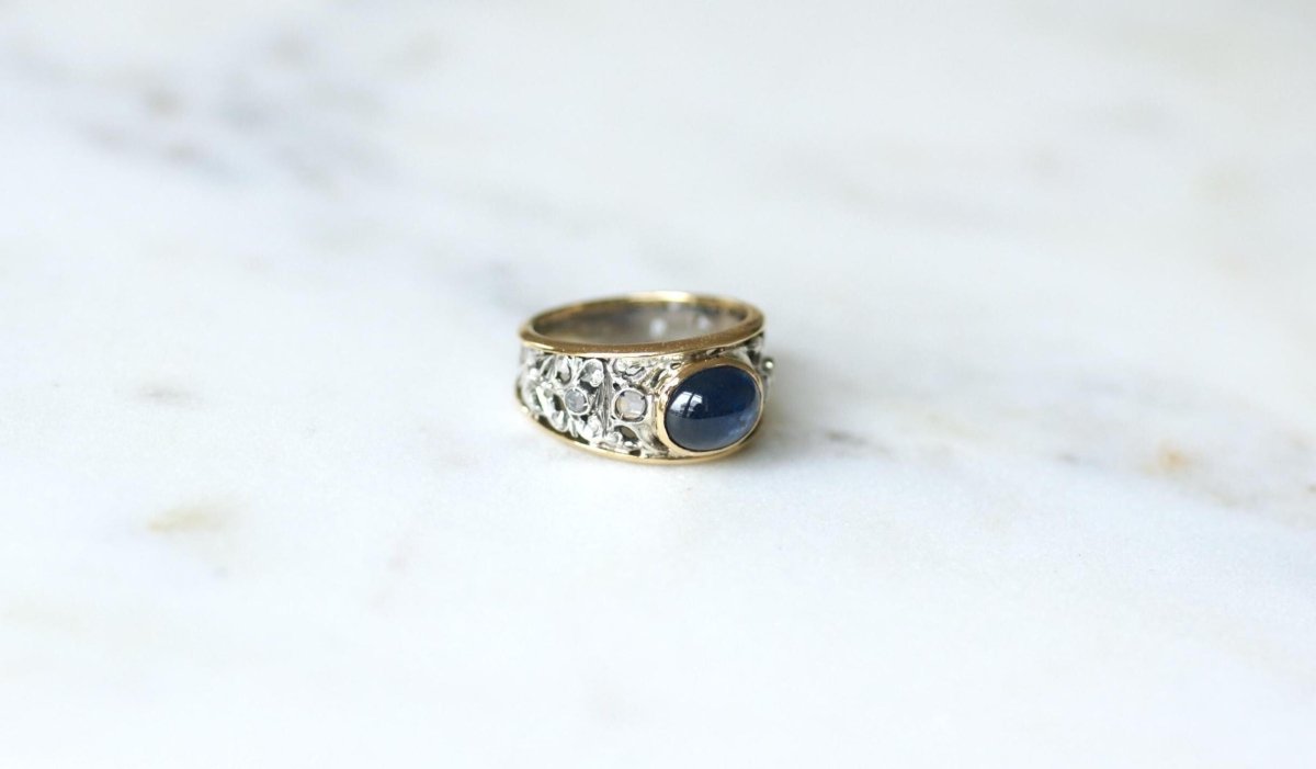 Bague Saphir Cabochon et Diamants sur Or jaune et Argent - Castafiore