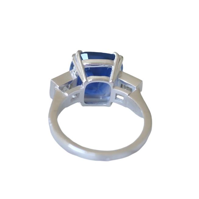 Bague Saphir Ceylan 7.94 Cts et diamants sur or blanc - Castafiore