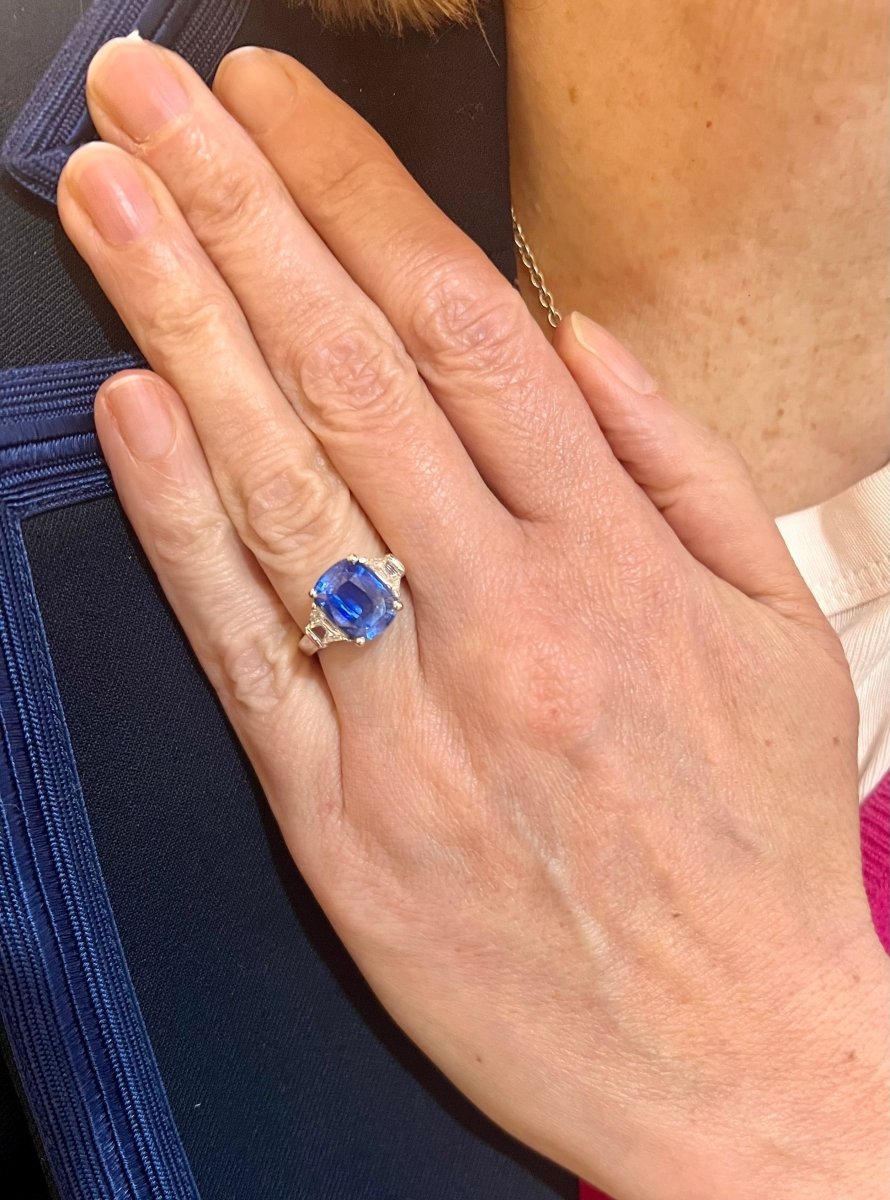 Bague Saphir Ceylan Coussin Non Chauffé 4.15 Carats Diamants Or Gris 18 Carats (Certificat) - Castafiore