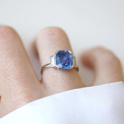 Bague Saphir Ceylan Non Chauffé 4,00 Cts et Diamants Baguettes - Castafiore