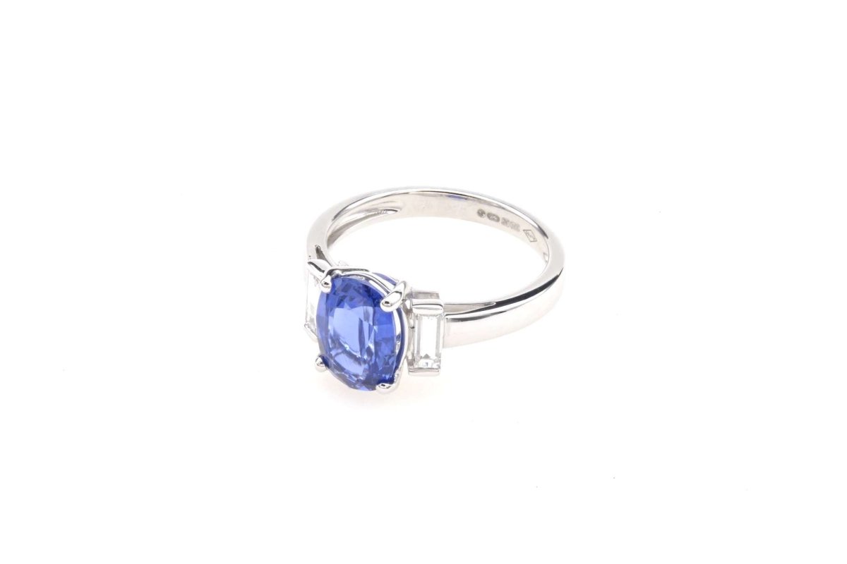 Bague saphir et diamants baguettes en or blanc 18k - Castafiore