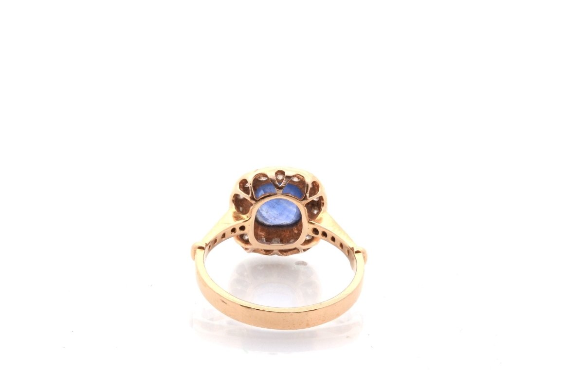 Ring sapphire and diamonds in 18k gold