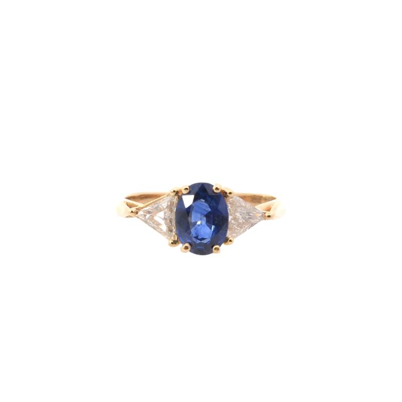 Bague saphir ovale et diamants triangles en or 18k - Castafiore
