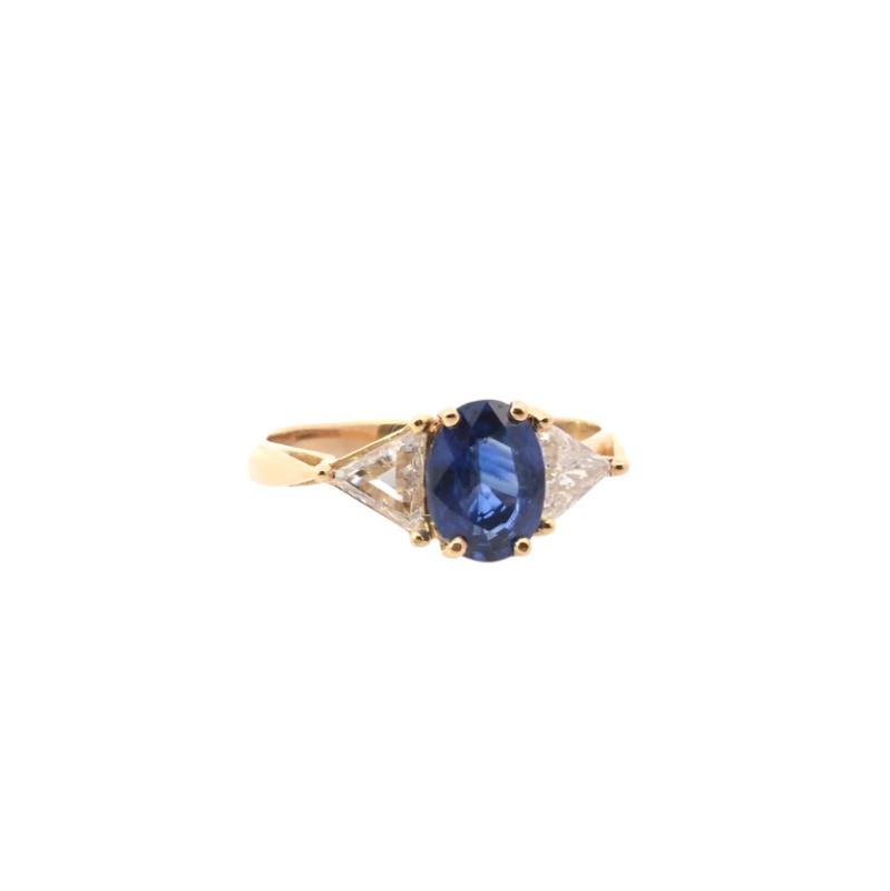 Bague saphir ovale et diamants triangles en or 18k - Castafiore