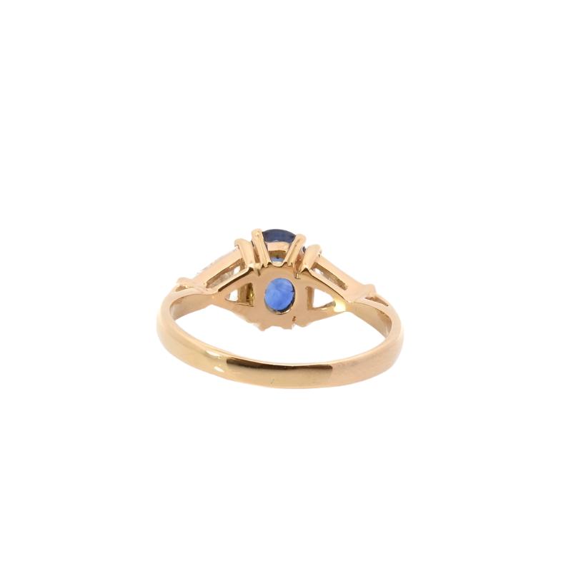 Bague saphir ovale et diamants triangles en or 18k - Castafiore