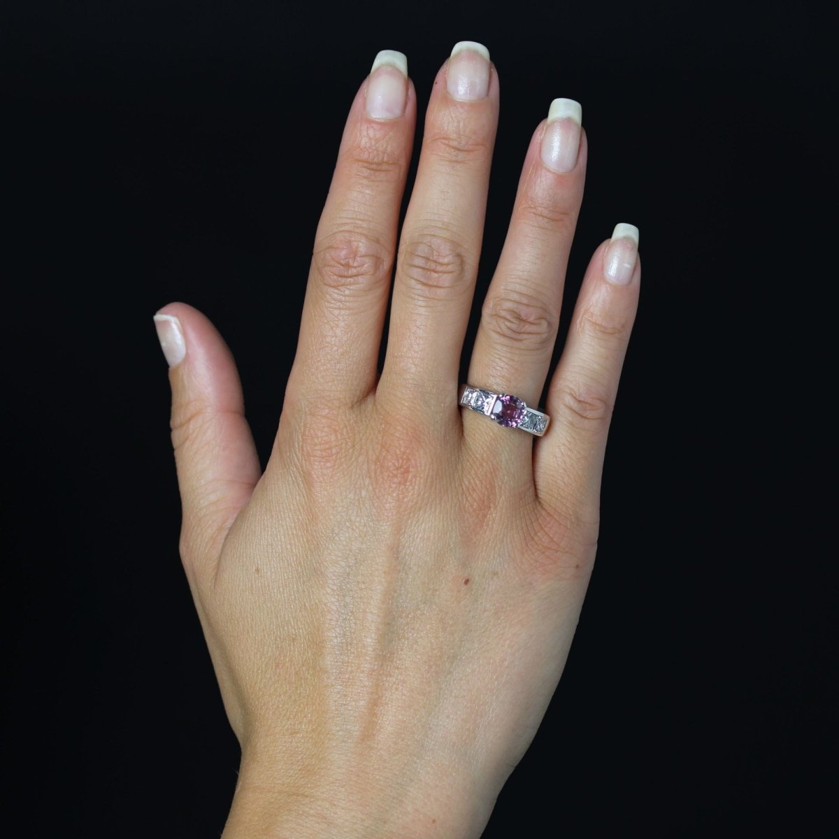 Bague Saphir rose et diamants en or blanc - Castafiore