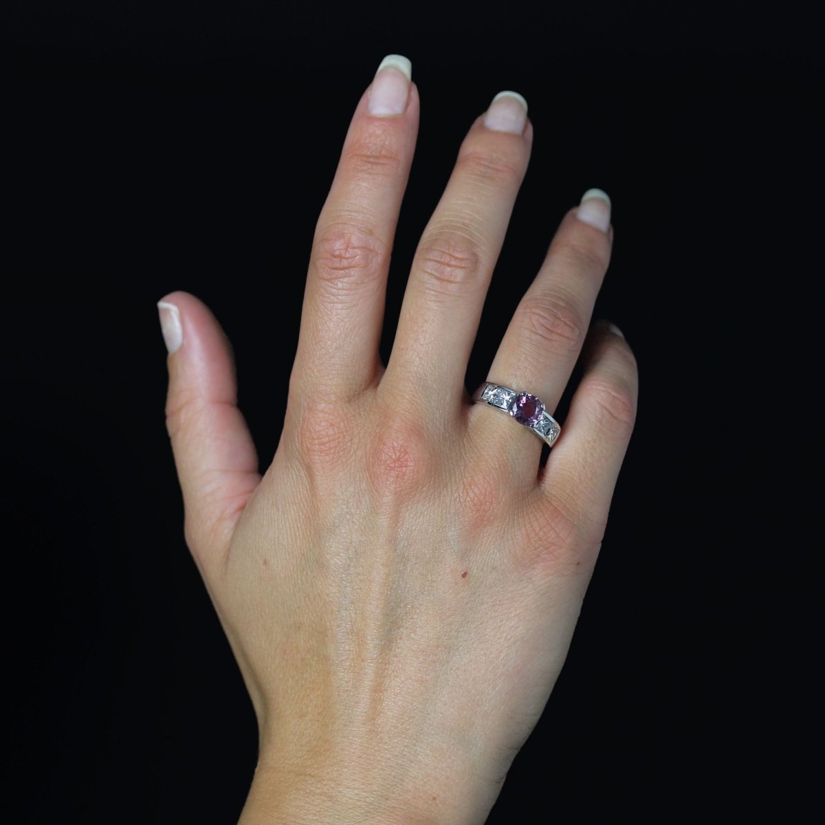 Bague Saphir rose et diamants en or blanc - Castafiore