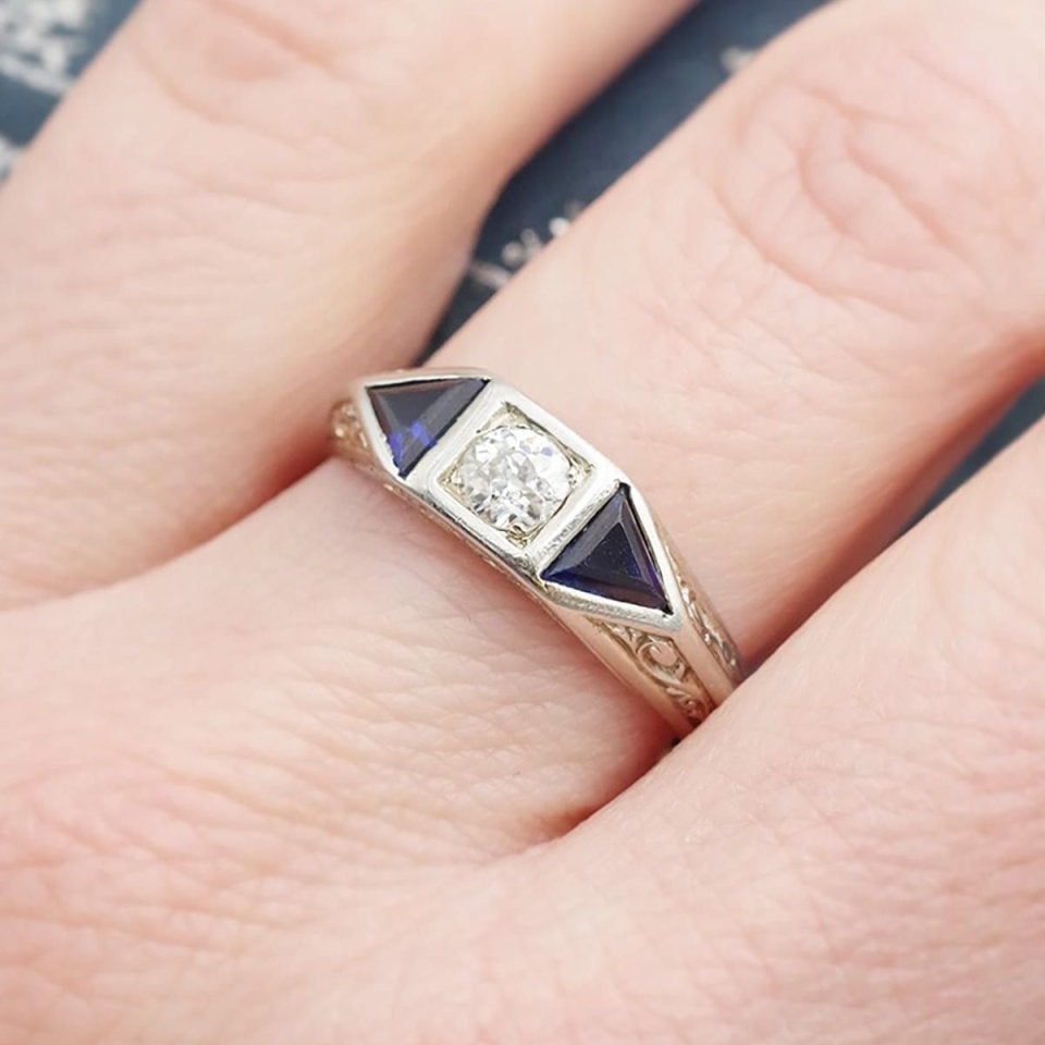 Bague saphirs diamants ancienne en or - Castafiore