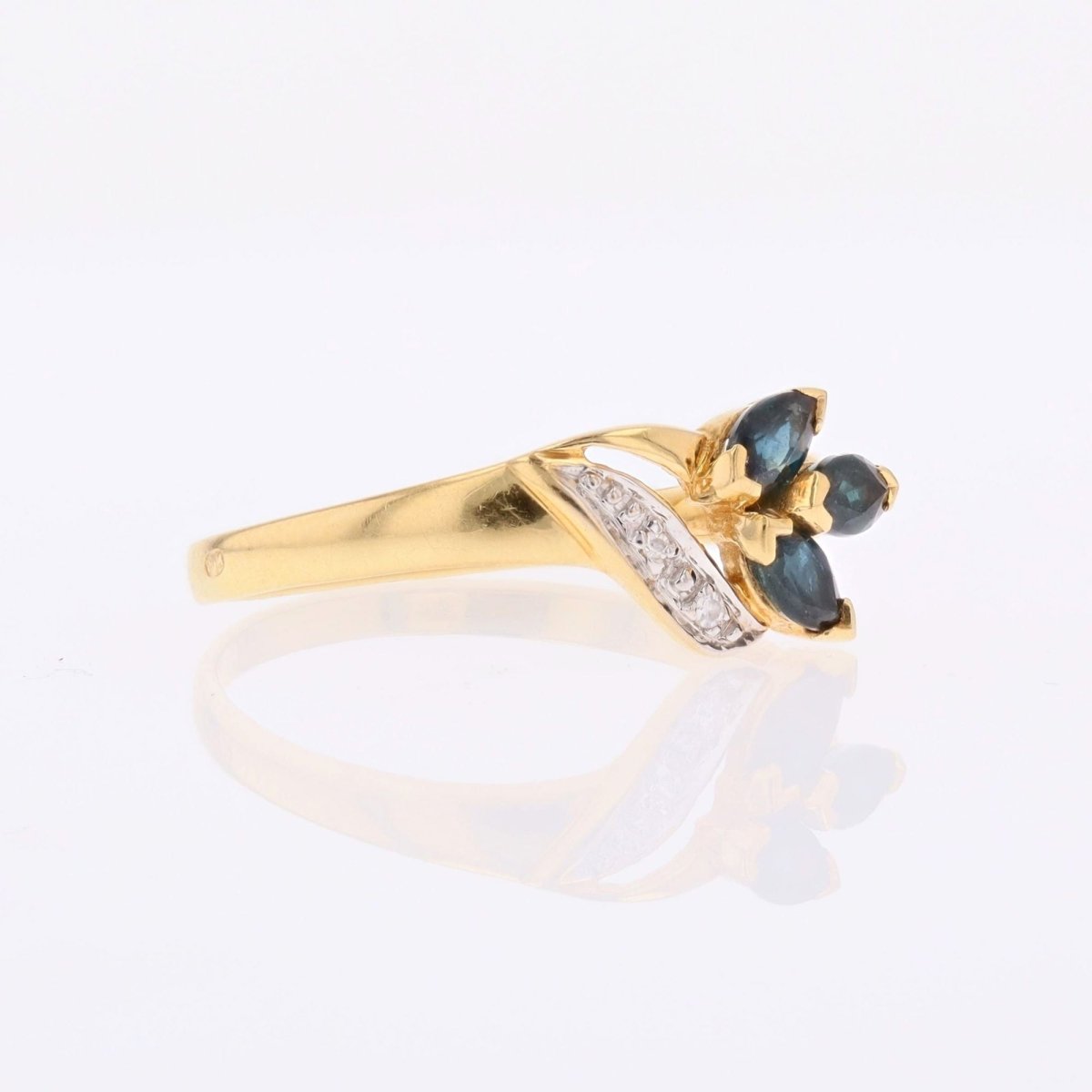 Ring yellow gold shuttle sapphires diamonds