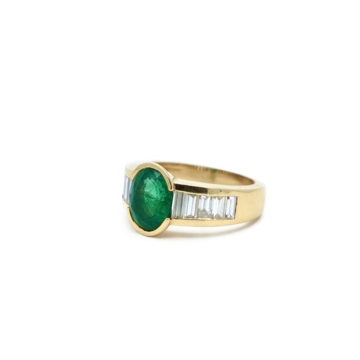 Bague serti demi-clos en or jaune et émeraude - Castafiore