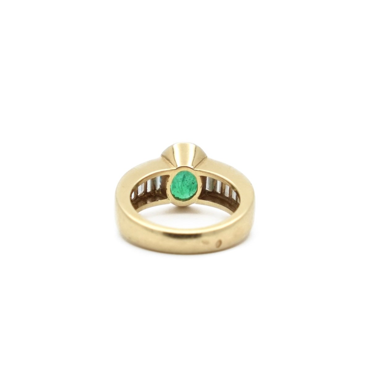 Bague serti demi-clos en or jaune et émeraude - Castafiore