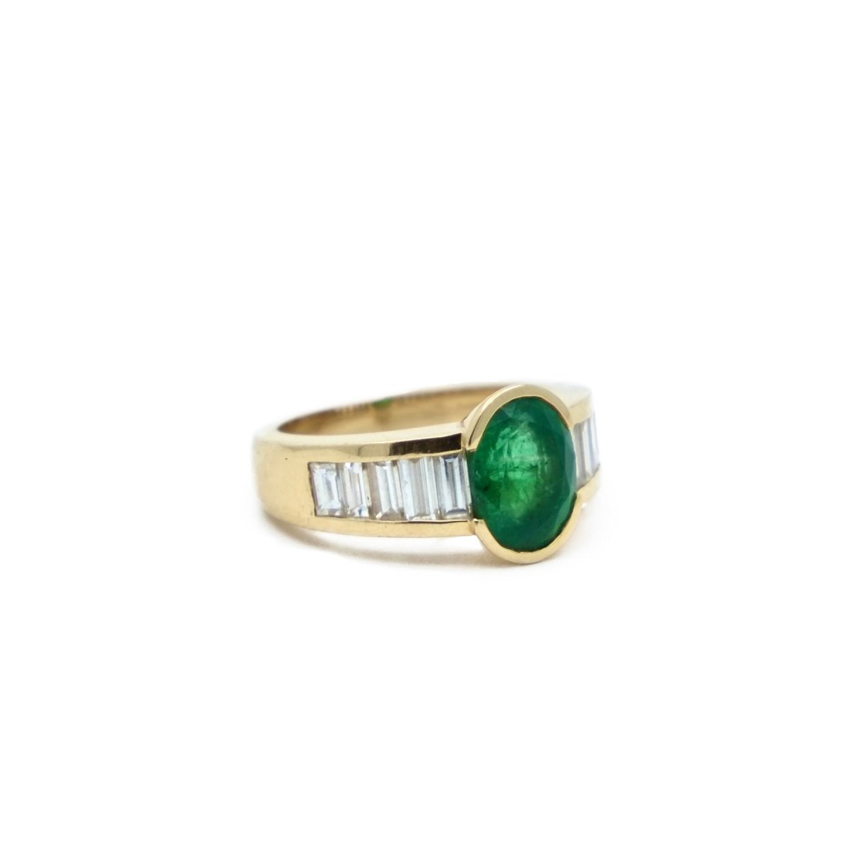 Bague serti demi-clos en or jaune et émeraude - Castafiore