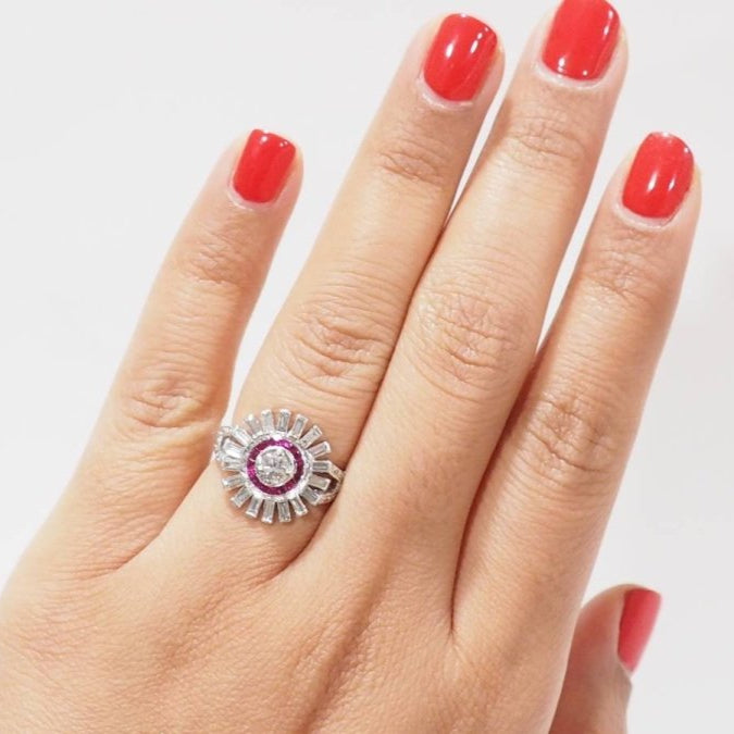 Bague Soleil en or blanc, rubis calibrés et diamants - Castafiore