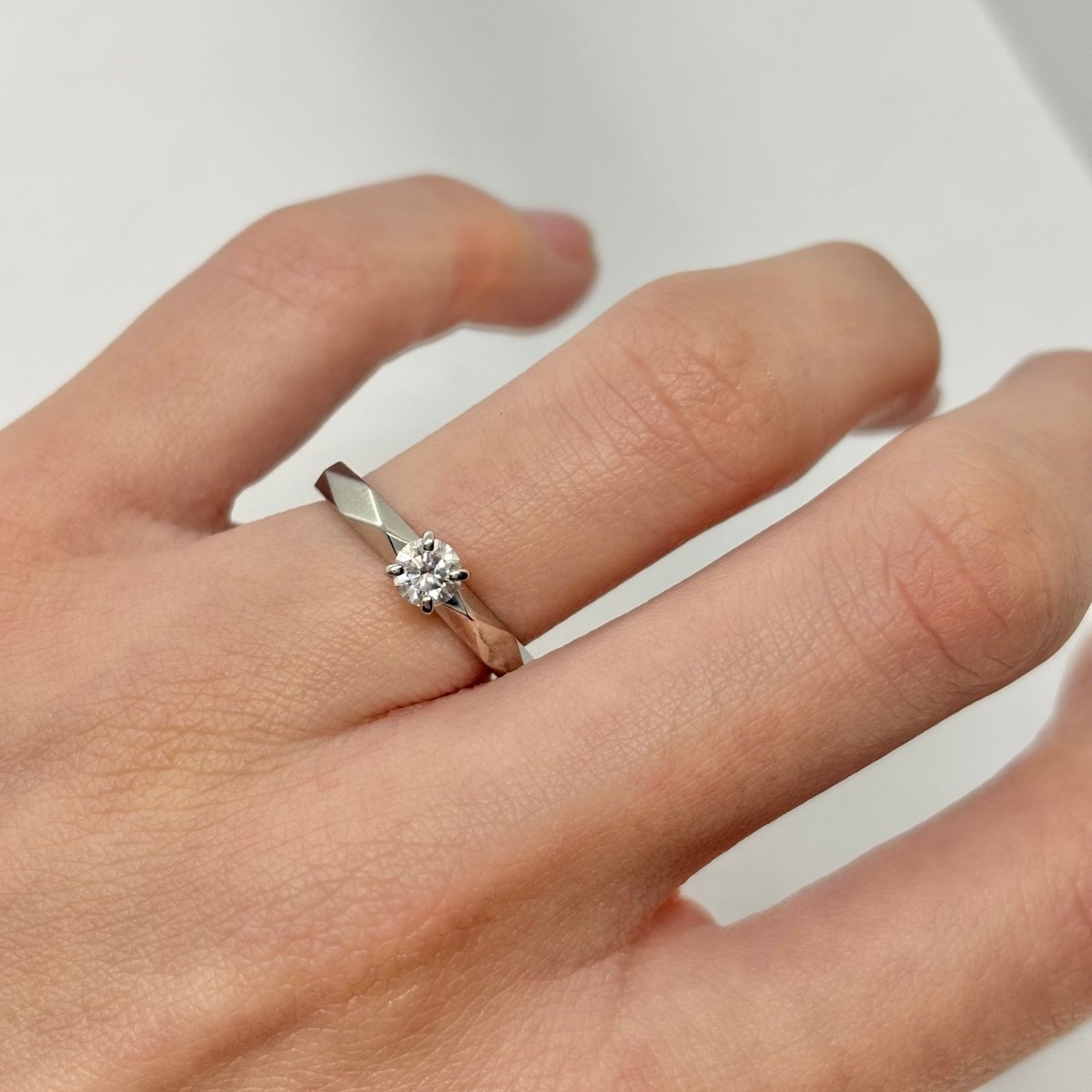 Bague Solitaire BOUCHERON en platine et diamant - Castafiore