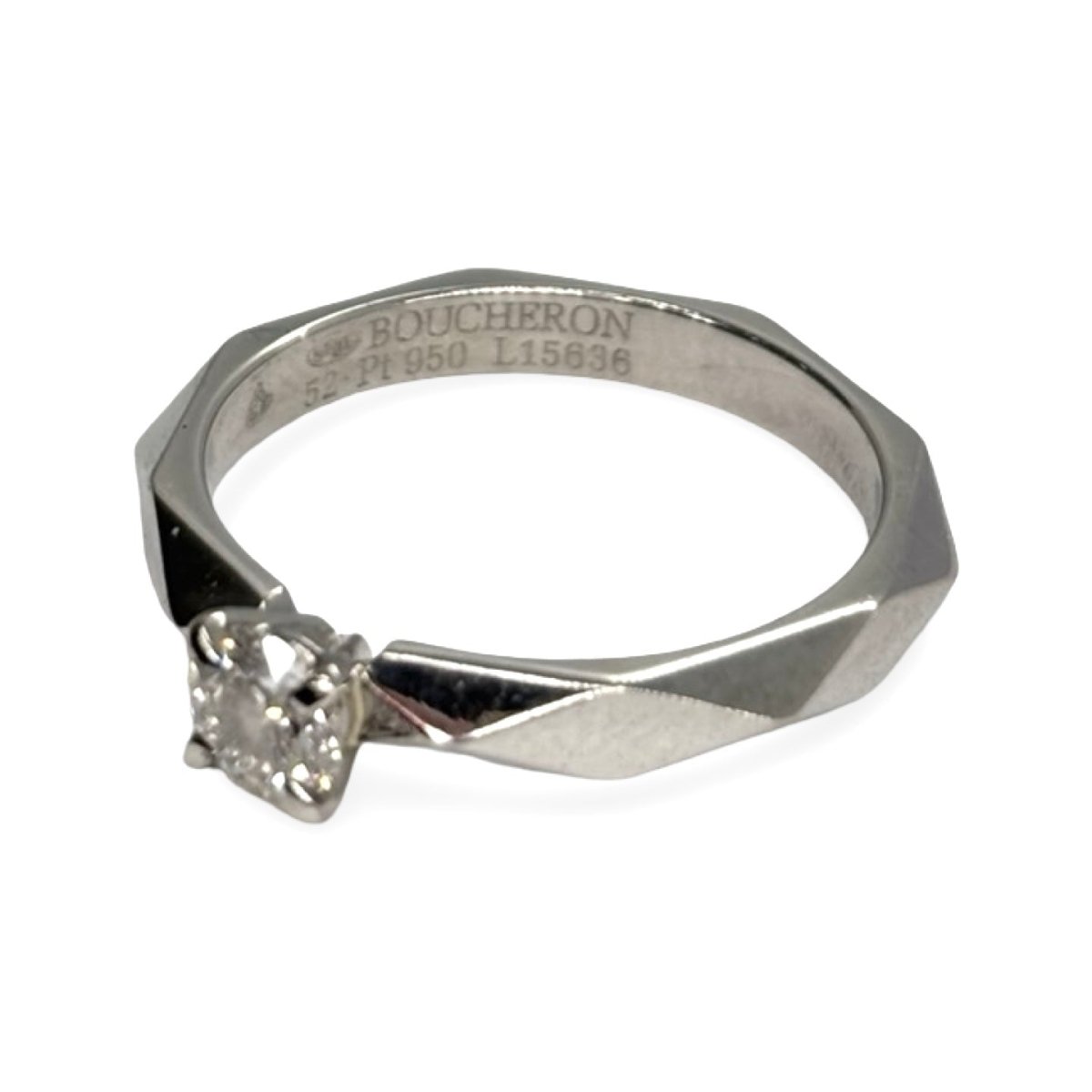 Bague Solitaire BOUCHERON en platine et diamant - Castafiore