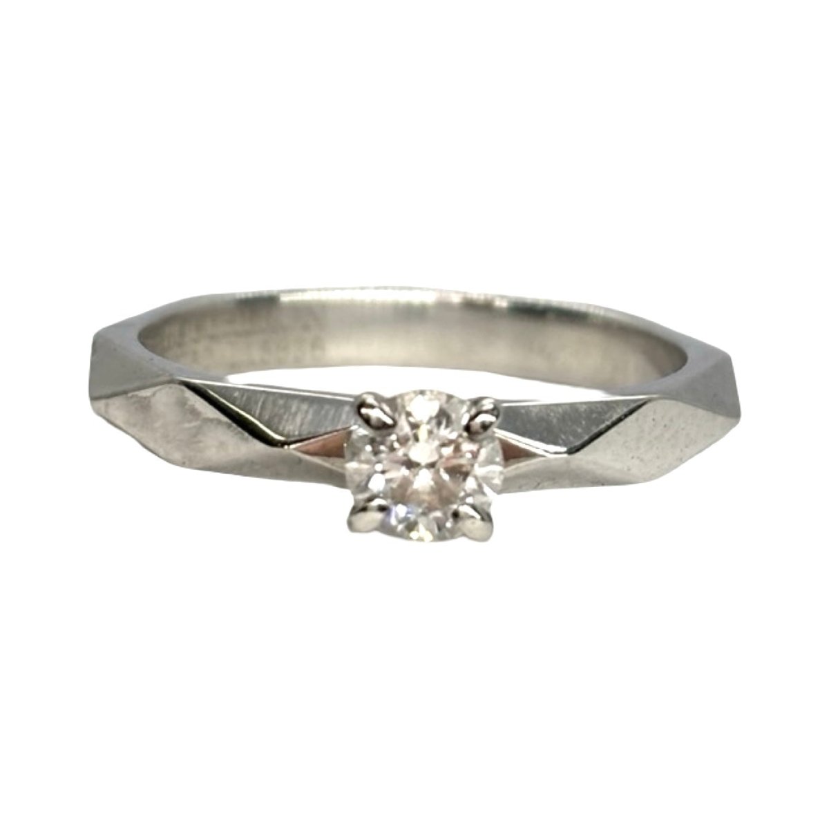 Bague Solitaire BOUCHERON en platine et diamant - Castafiore
