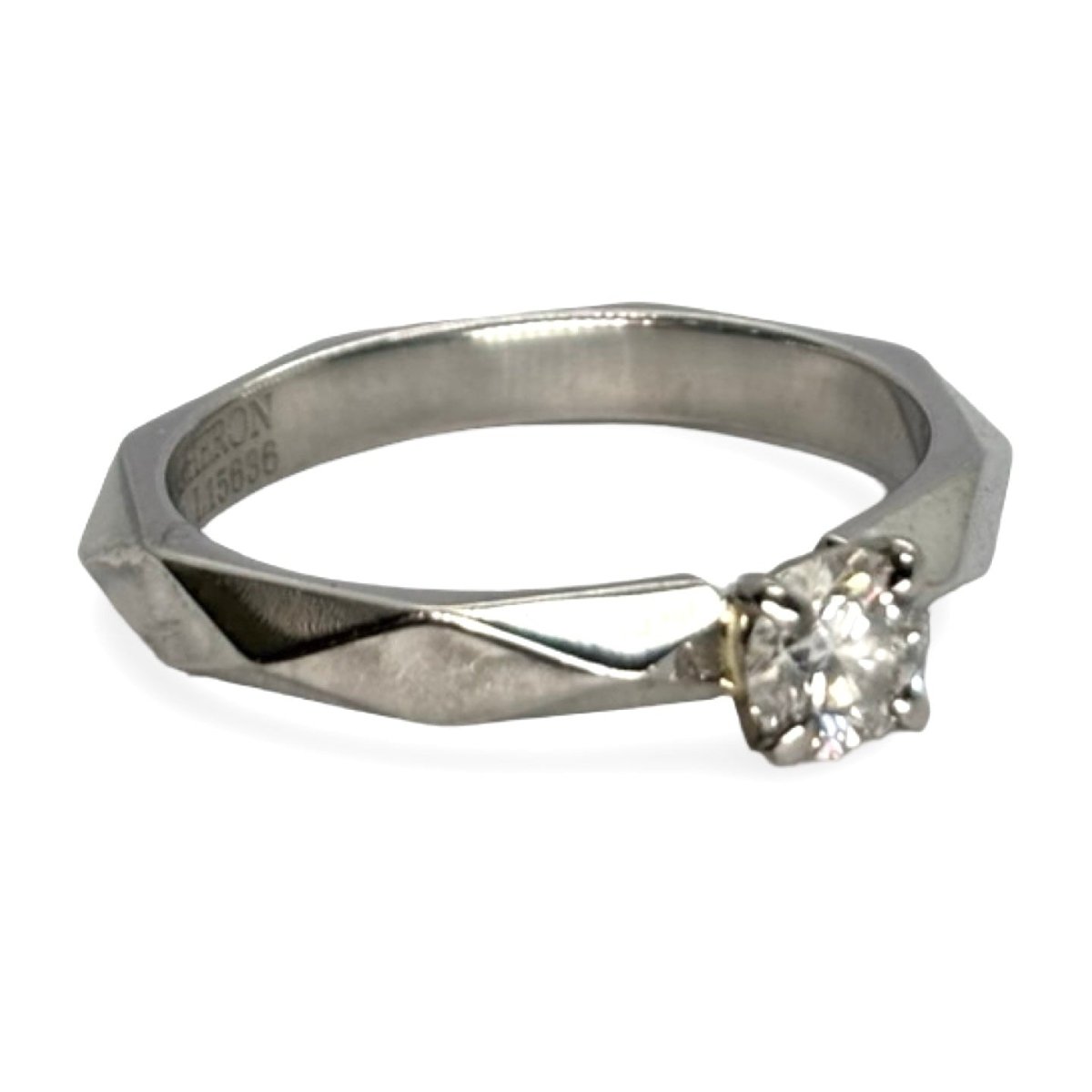 Bague Solitaire BOUCHERON en platine et diamant - Castafiore