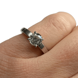 Bague Solitaire CARTIER "1895" en platine et diamant - Castafiore