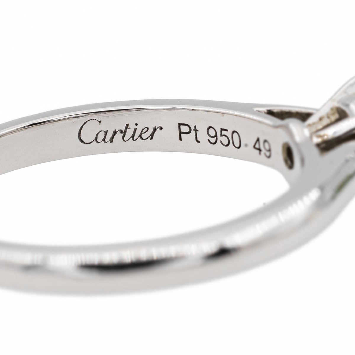 CARTIER “1895” Solitaire Ring in Platinum and Diamond – Castafiore