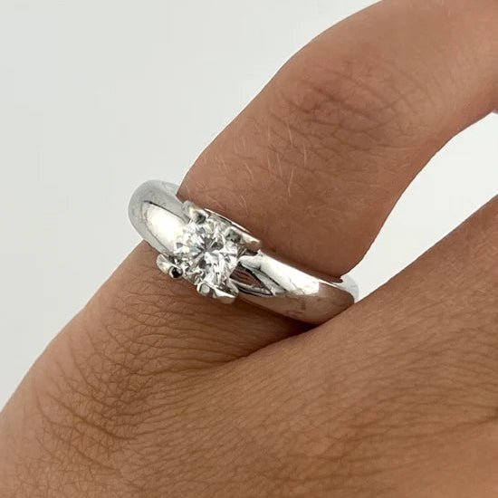 Bague Solitaire CARTIER en or blanc et diamant - Castafiore