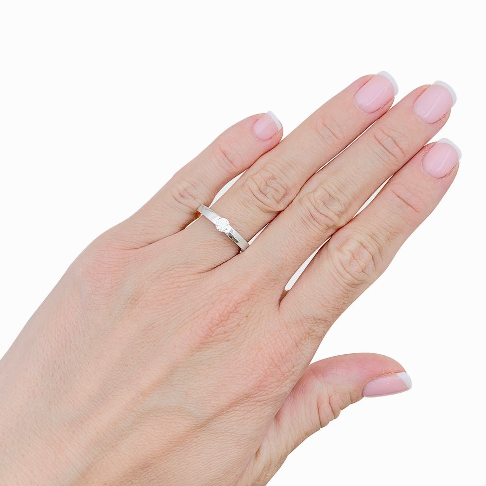 Bague Solitaire CARTIER en or blanc et diamant - Castafiore