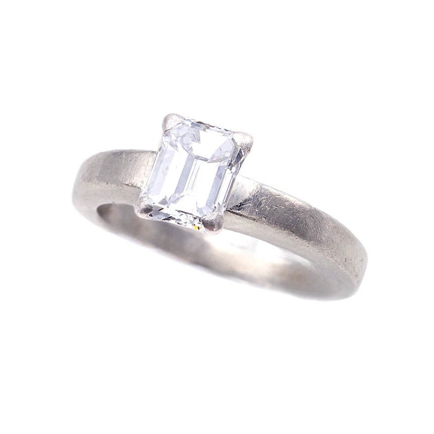 Bague Solitaire CARTIER en platine et diamant - Castafiore