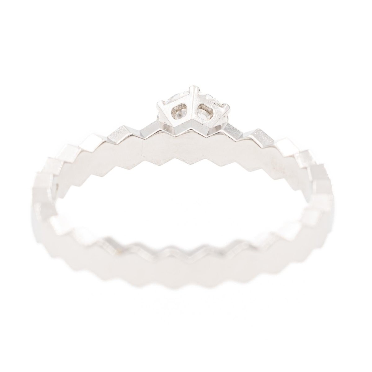 Bague Solitaire CHAUMET "Bee my Love" en or blanc et diamant - Castafiore