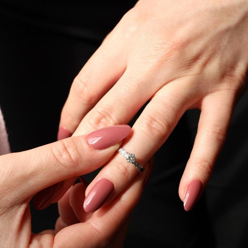 Bague Solitaire CHAUMET "Bee my Love" en or blanc et diamant - Castafiore