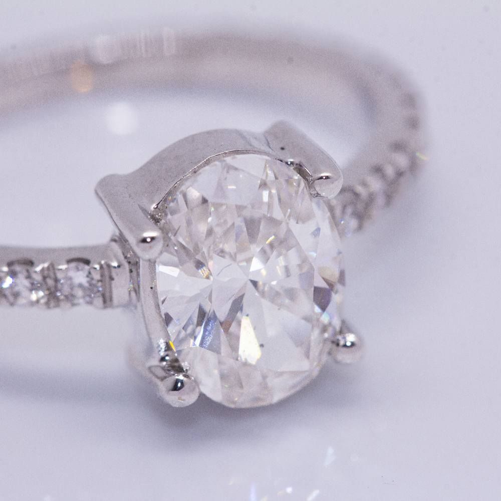 Bague solitaire de fiançailles avec diamant - Castafiore