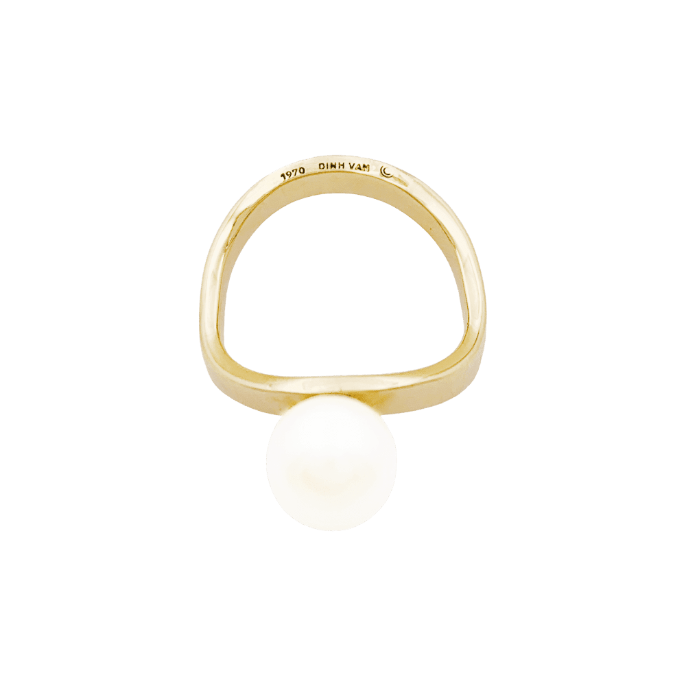 Ring vintage Dinh Van, yellow gold, Akoya pearl.