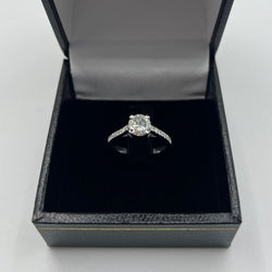 Bague Solitaire en or 18 K et diamants - Castafiore