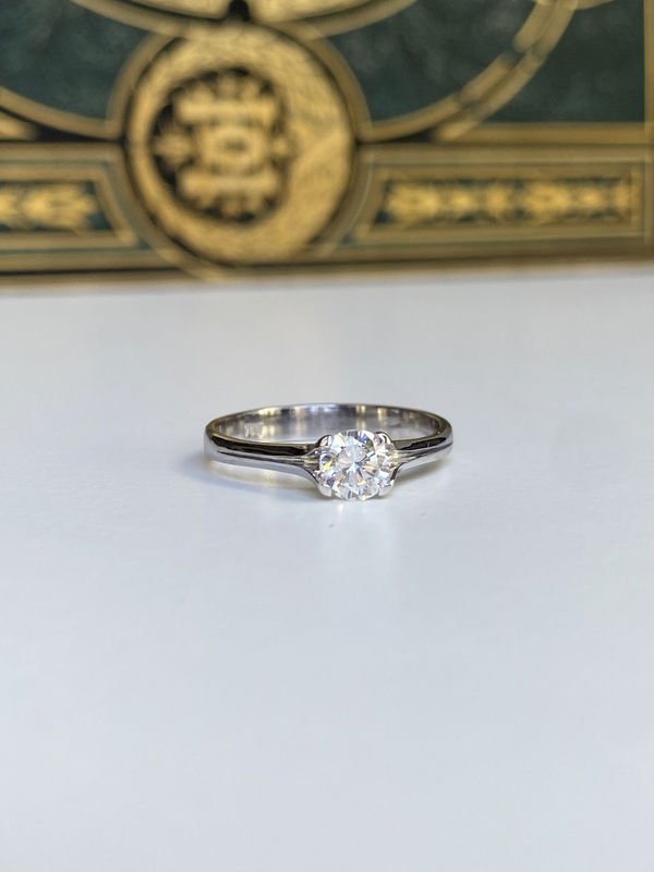 Bague solitaire en or blanc 18K et diamant - Castafiore
