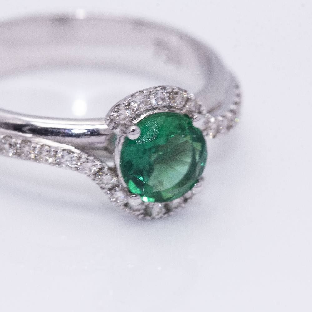 Bague Solitaire en or blanc, émeraude et diamant - Castafiore