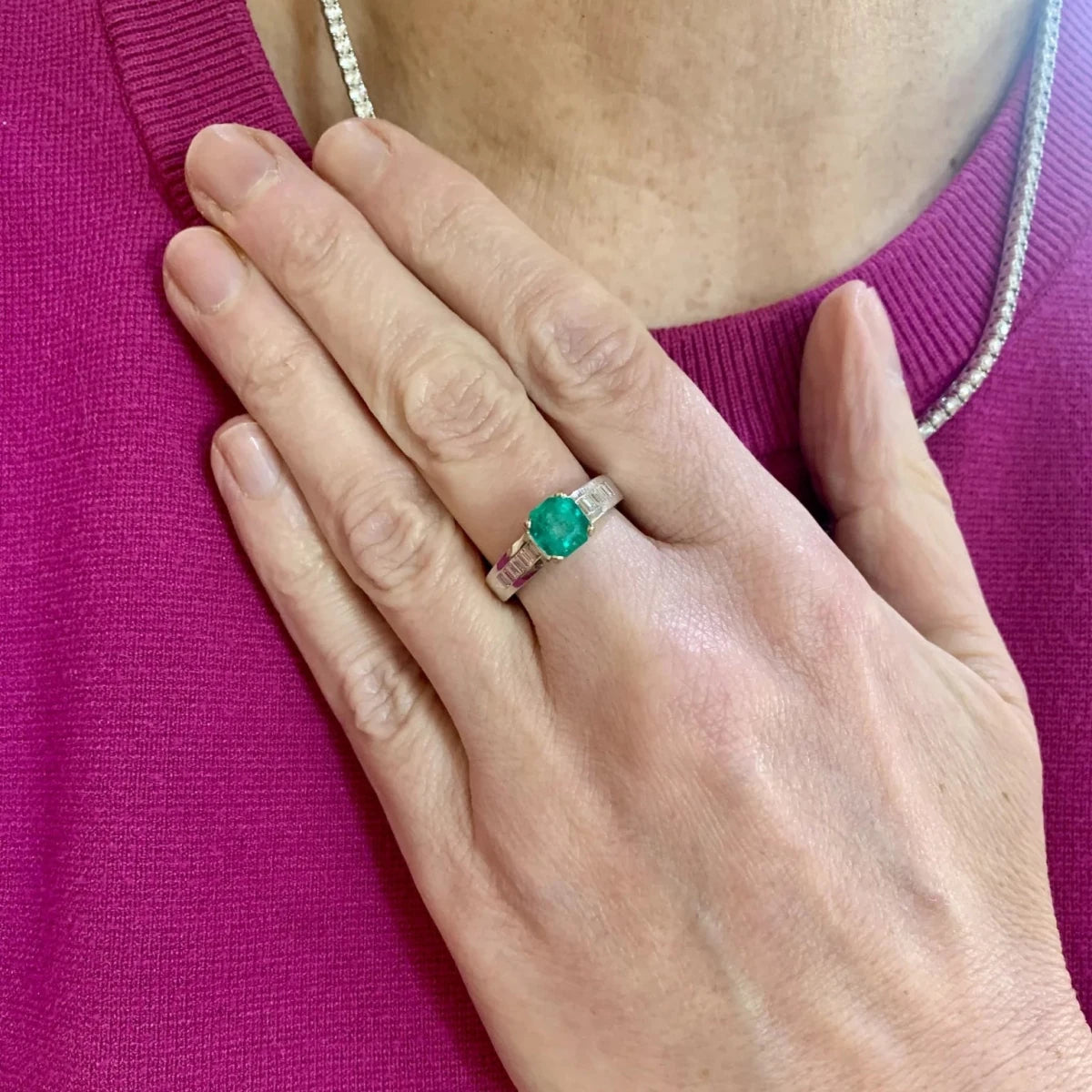 Bague Solitaire en or blanc, émeraude et diamants - Castafiore