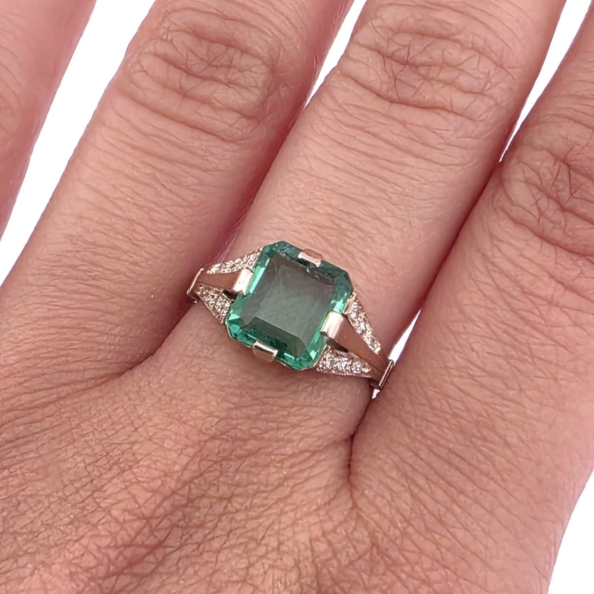 Bague Solitaire en or blanc, émeraude et diamants - Castafiore