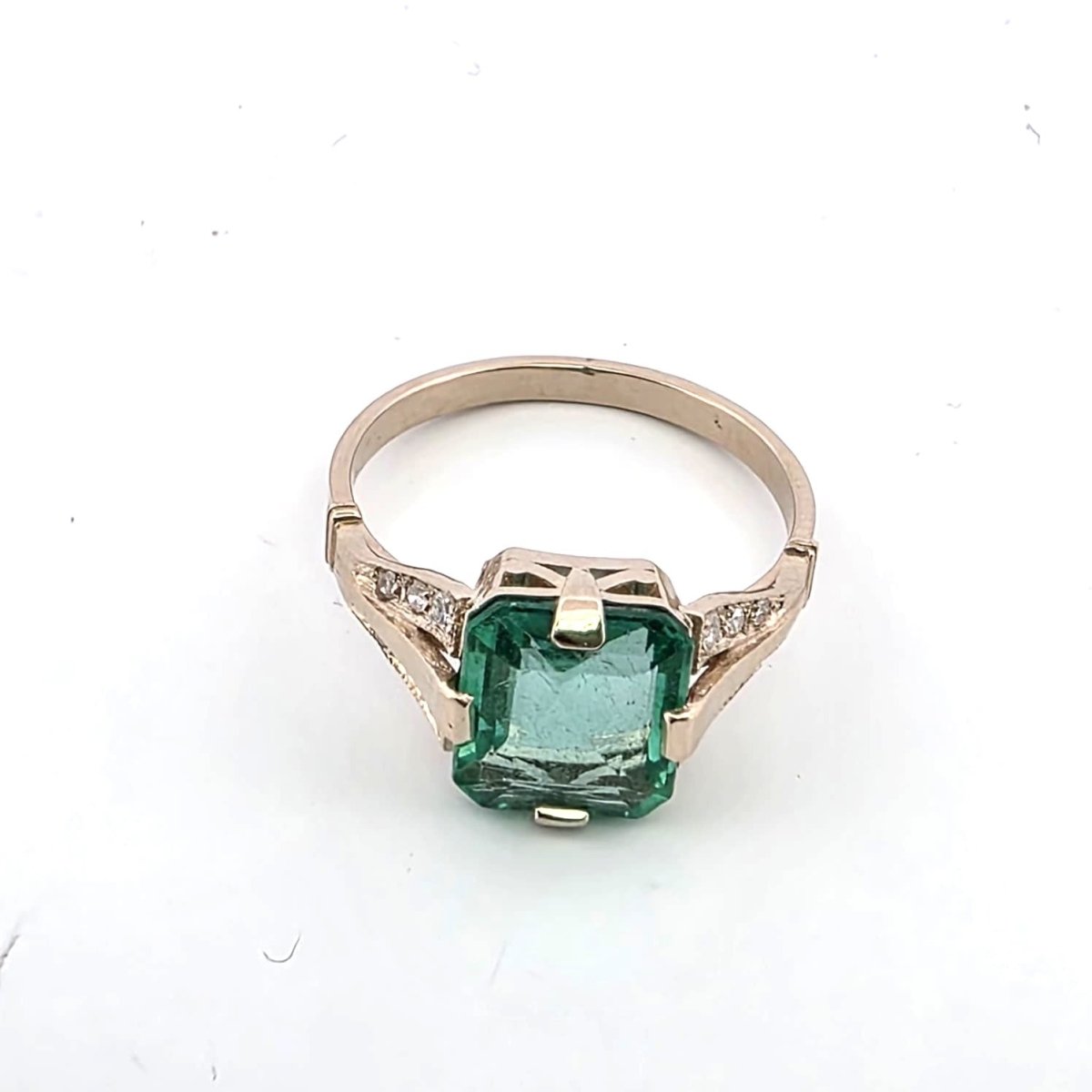 Bague Solitaire en or blanc, émeraude et diamants