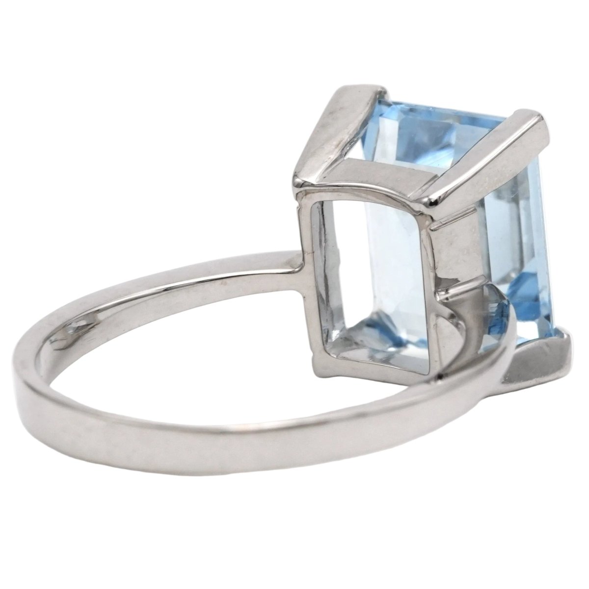 Bague Solitaire en or blanc et aigue - marine - Castafiore