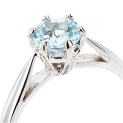 Bague Solitaire en or blanc et aigue - marine - Castafiore