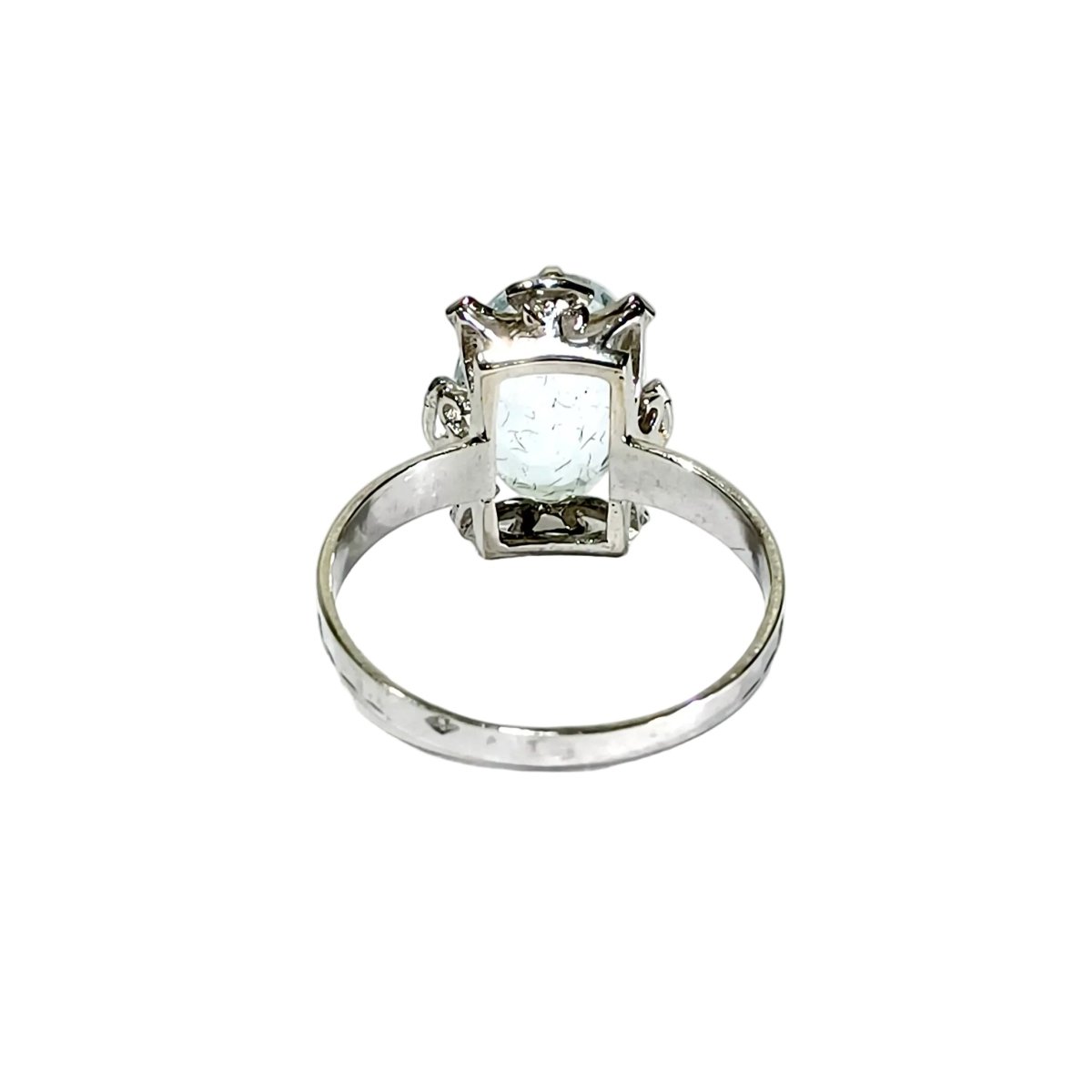 Bague Solitaire en or blanc et aigue - marine - Castafiore