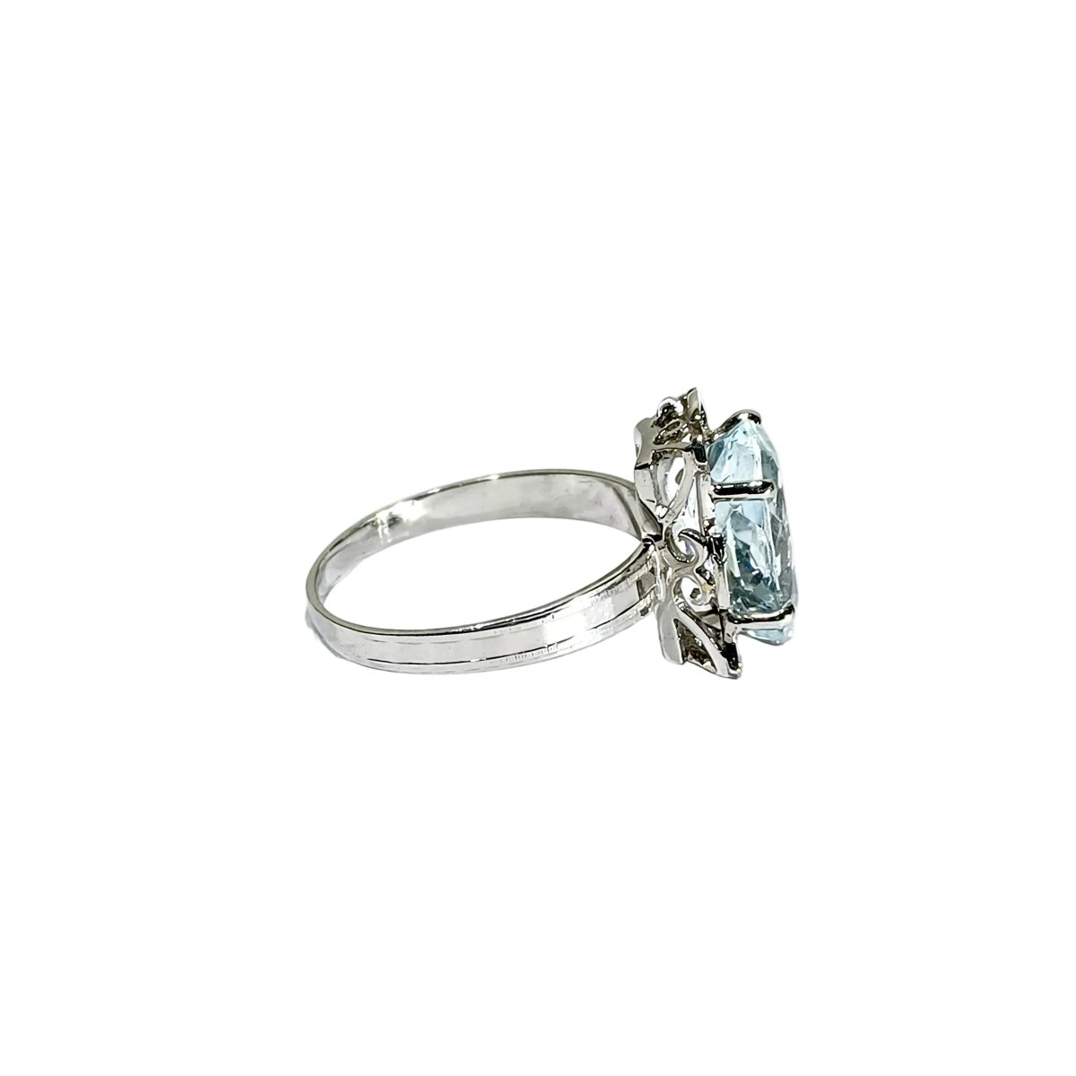 Bague Solitaire en or blanc et aigue - marine - Castafiore