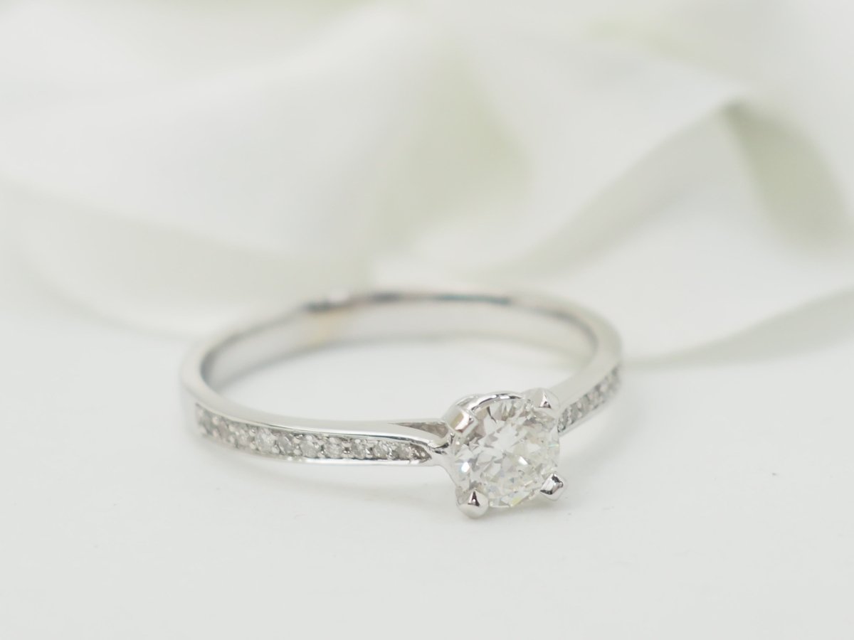 Bague solitaire en or blanc et diamant 0.35ct - Castafiore