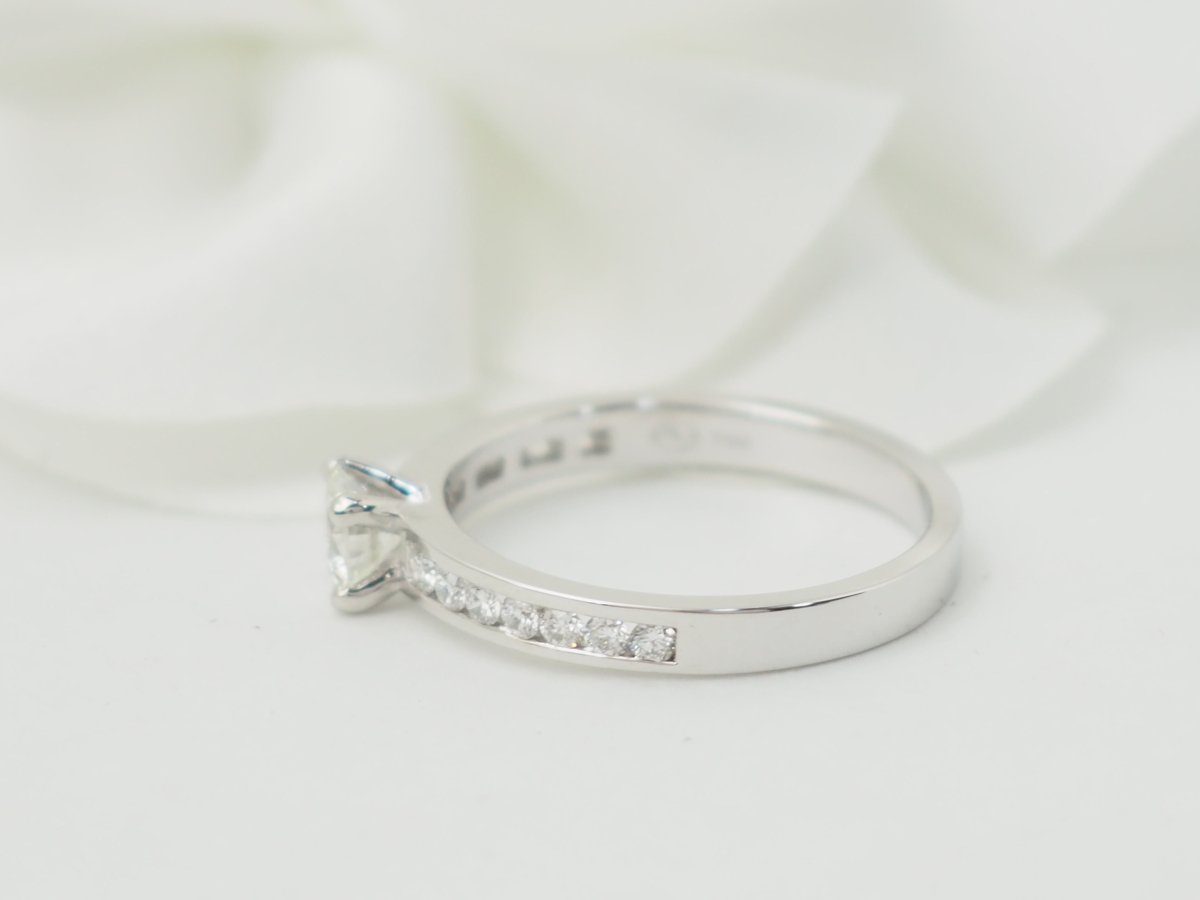 Bague solitaire en or blanc et diamant 0.37ct - Castafiore